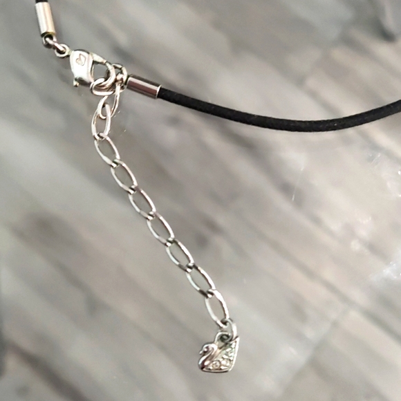 🦢 Swarovski Crystal Pendant Necklace! - Picture 3 of 6